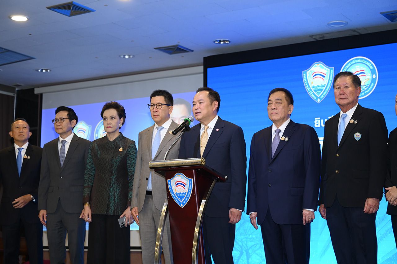 “阿努廷” 带领经济团队与泰国商会商讨，提出四项新政府紧急措施振兴国家