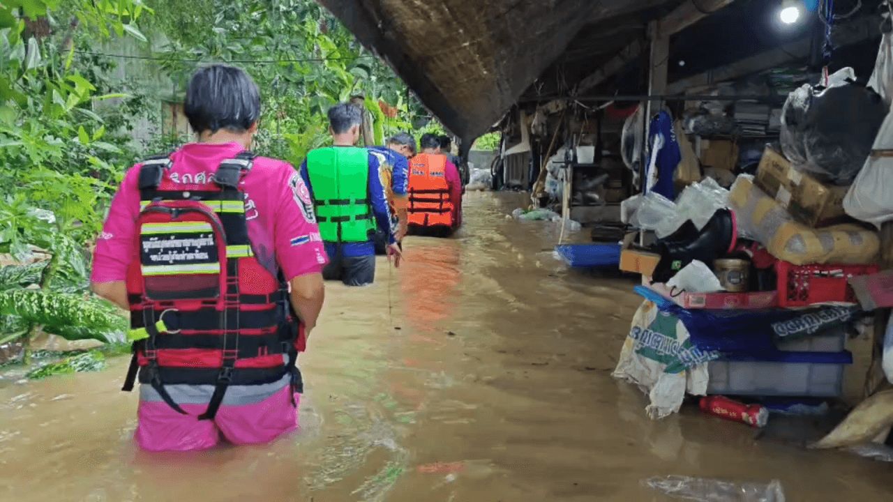 素叻他尼府猜亚县严重洪灾,影响超过40户家庭,提醒公众持续关注
