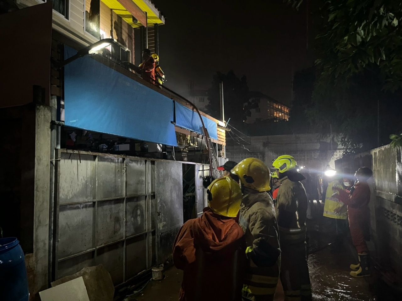 深夜房屋火灾导致全家四口遇难
