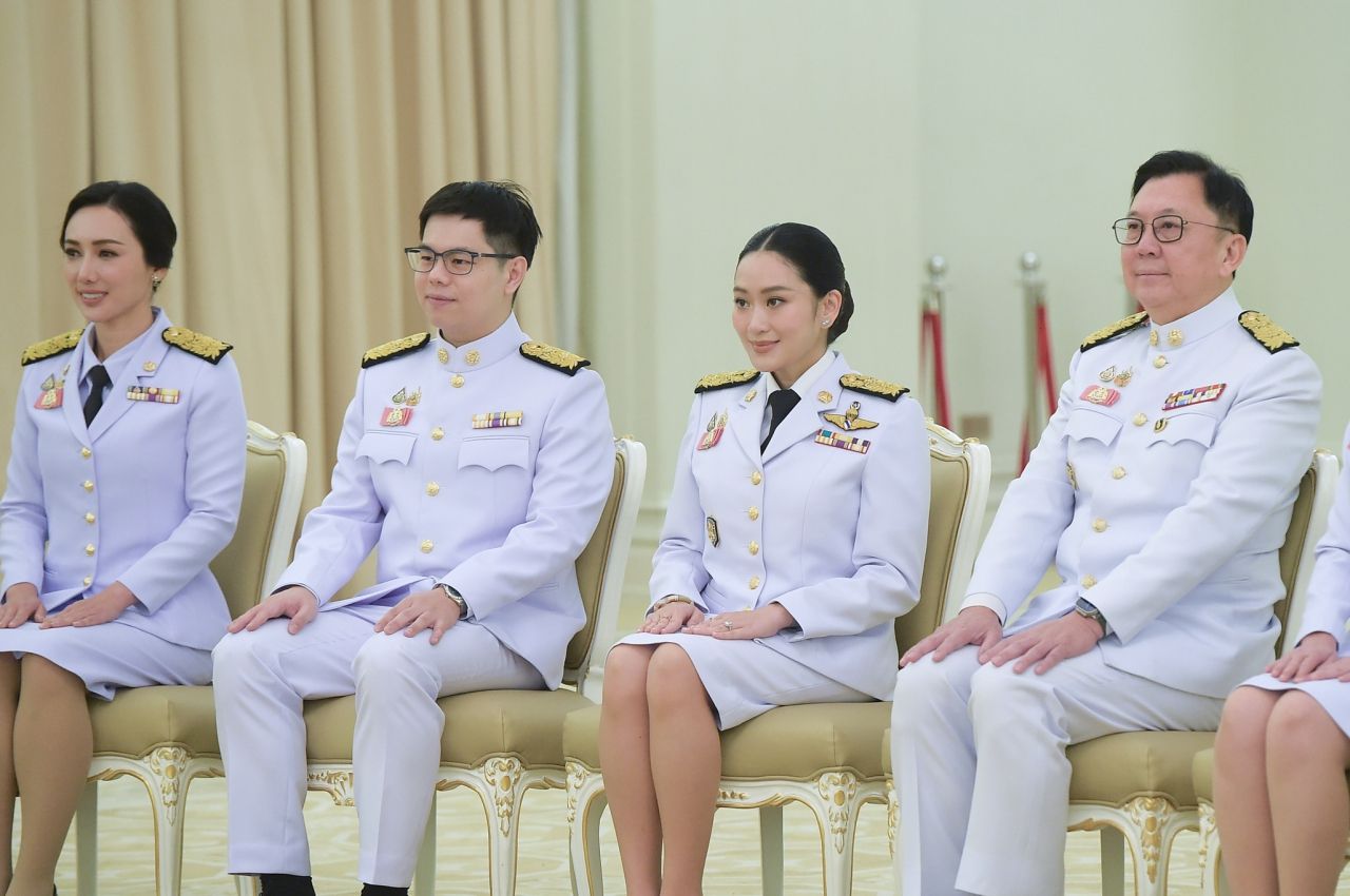 简介“Chantwitch Tatisit”：前国行男青年，担任助理商务部长，来自外部配额