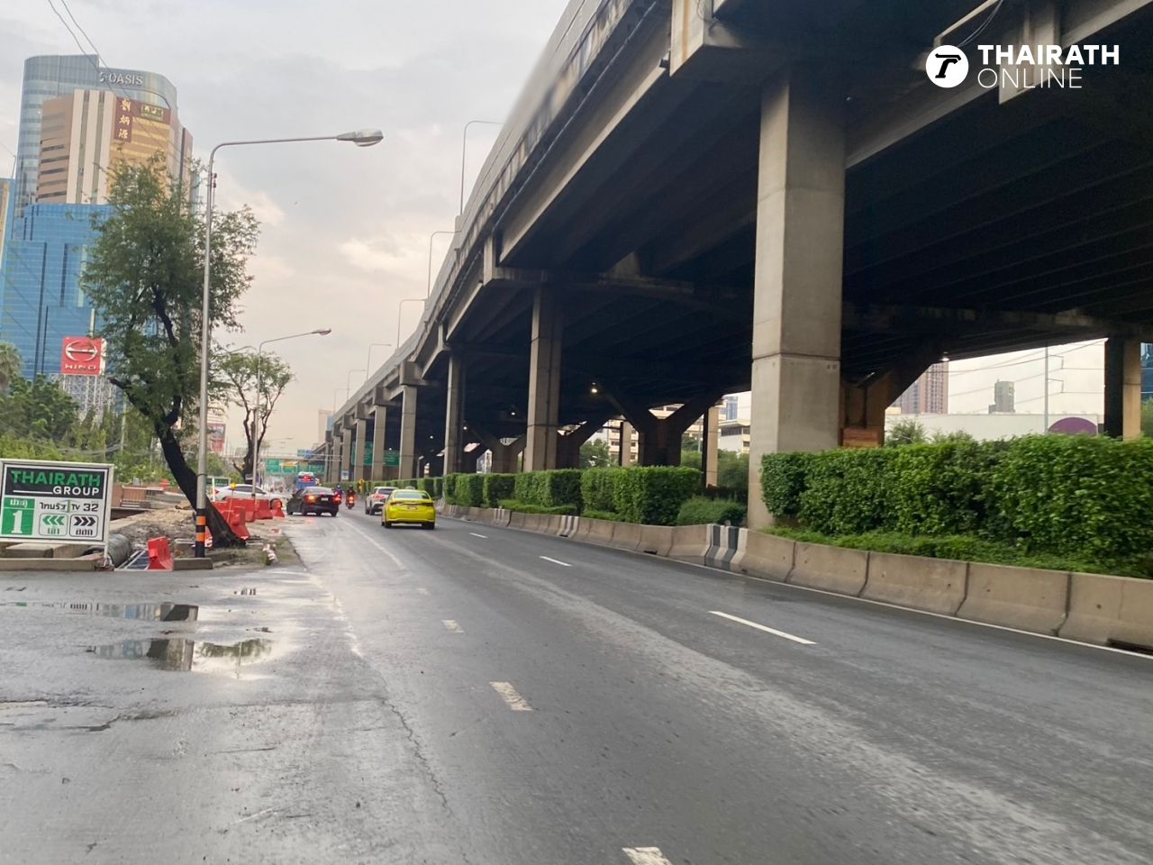 凌晨暴雨袭击曼谷 今早建议避开拉差达路 因法院门前积水严重