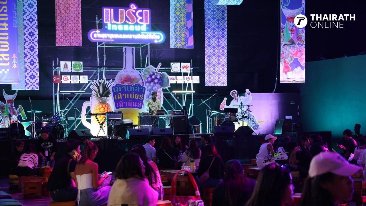 2025年最后一天的泰国酒节,布满社区酒商店和免费音乐会
