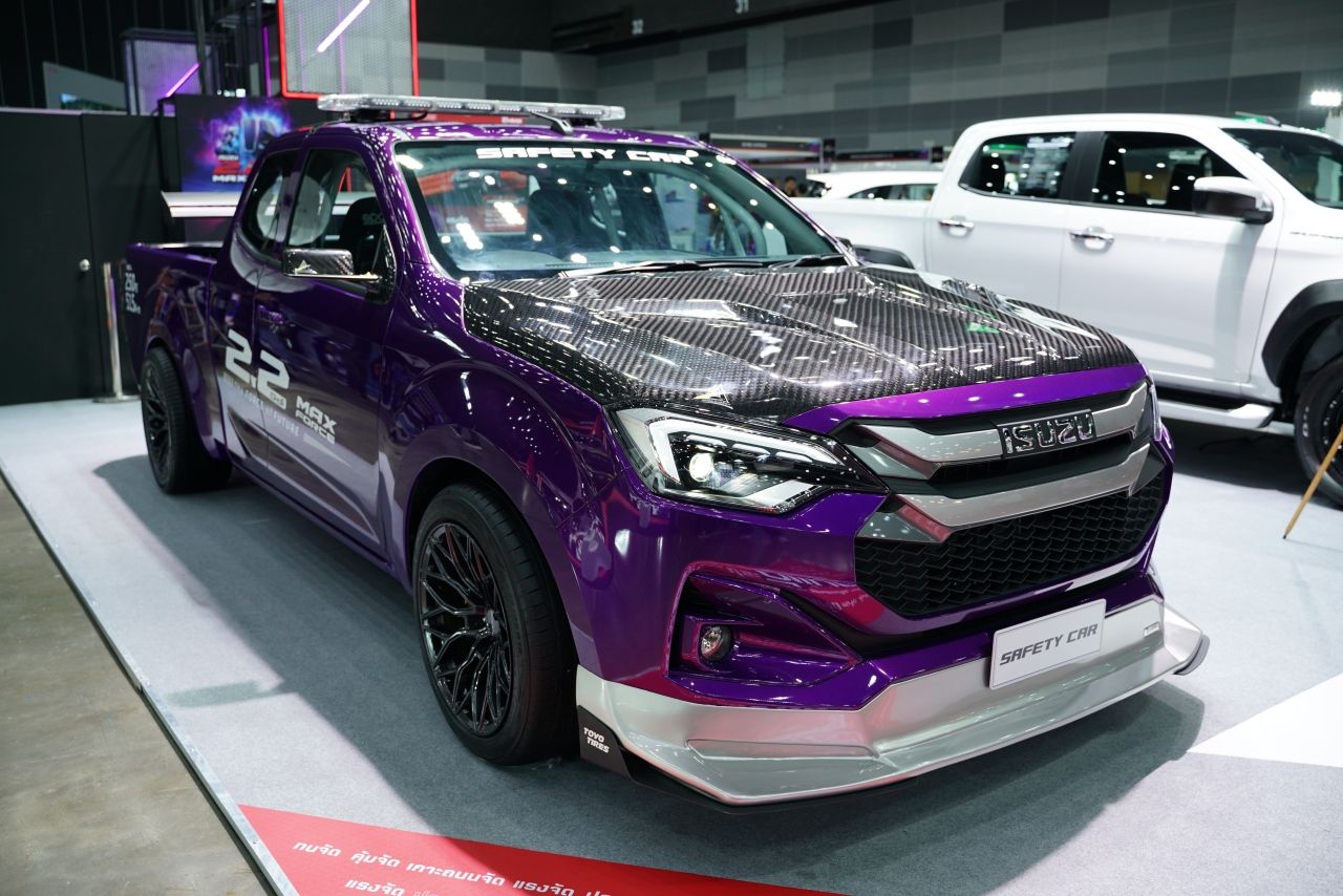 带您观赏黄金龙 ISUZU DRAGON MAX，搭载2.2 Ddi MAXFORCE发动机，增加ECU Shop达到220马力
