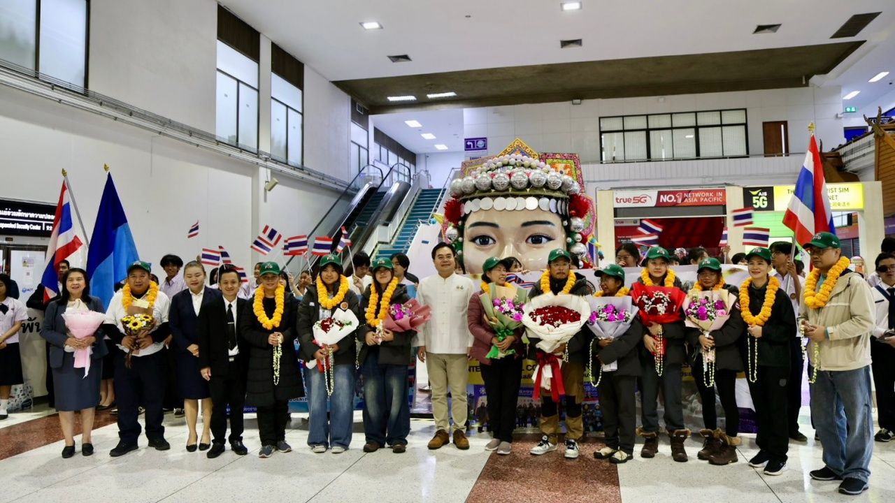 欢迎泰国学生回家 “清莱职业学院团队” 赢得国际雪雕比赛冠军