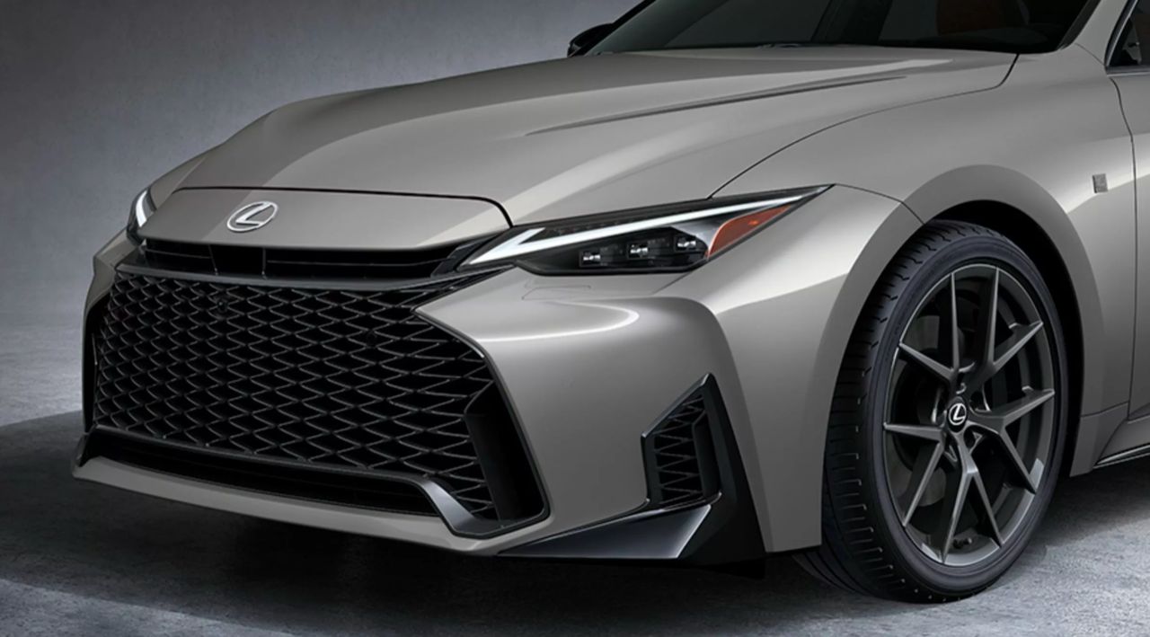 外观帅气的2026款全新LEXUS IS FACELIFT