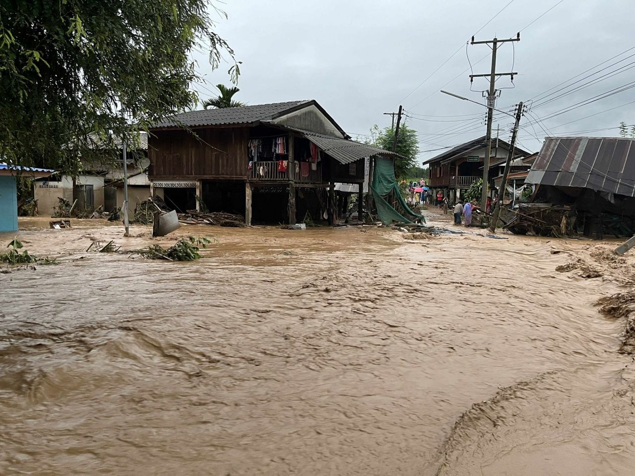暴风雨影响的马色央暴洪与滑坡致1死