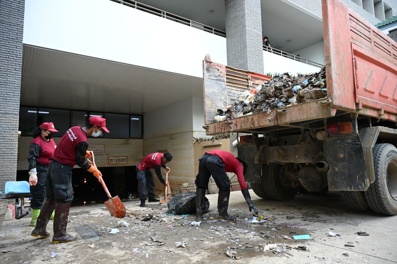 哈雅角洪水造成的经济损失预计达千亿 逾百万吨垃圾